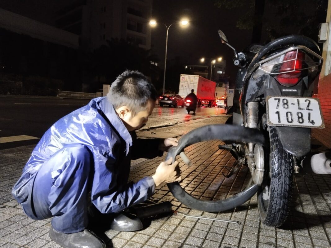 vá xe máy quận hoàng sa siêu tốc