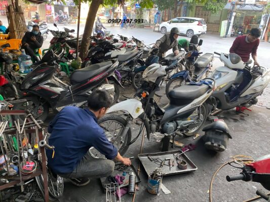thợ sửa xe máy dĩ an chuyên nghiệp