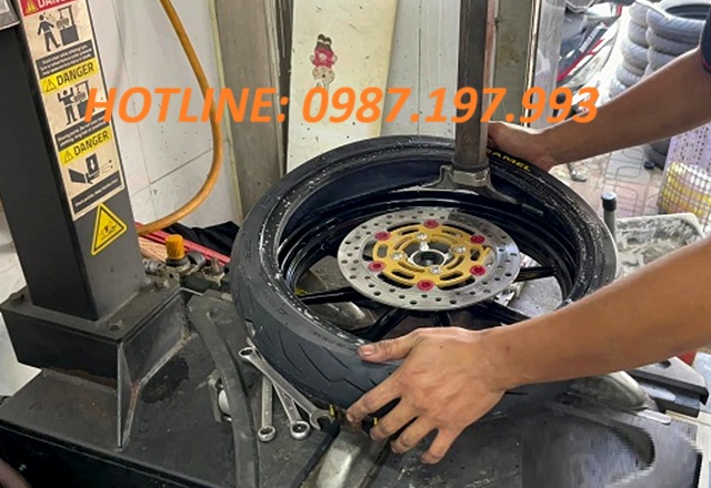 vá vỏ xe máy tại thốt nốt thay ruột xe máy lưu động