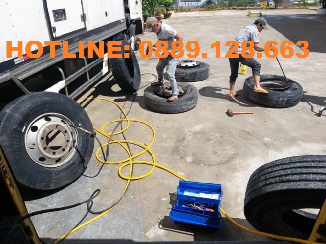 vá vỏ xe ô tô tphcm cứu hộ lốp tphcm lưu động