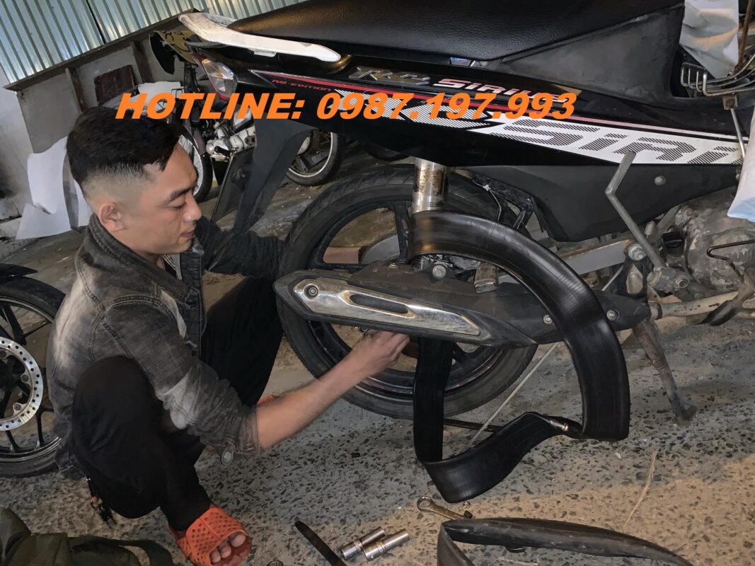dịch vụ vá vỏ xe máy tại long điền