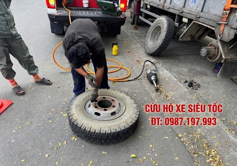 vá vỏ xe ô tô lưu động quận 7 