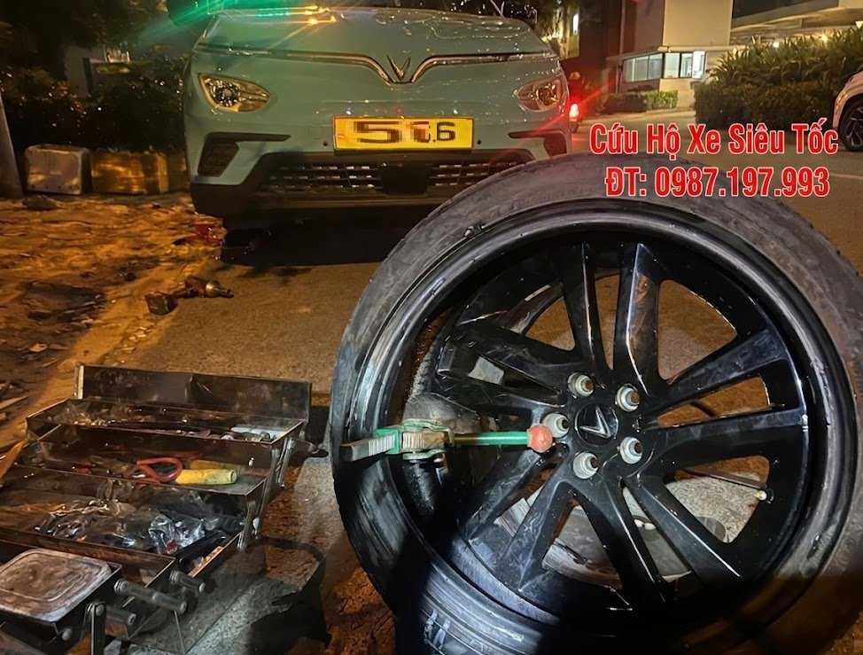 dịch vụ vá vỏ ô tô lưu động tại quận 8