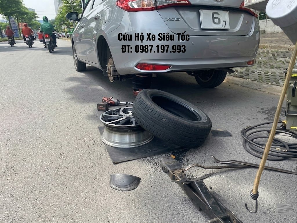 dịch vụ vá vỏ ô tô lưu động quận 9