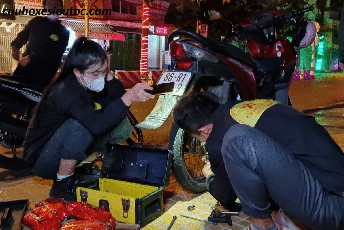 cứu hộ xe máy huyện ứng xuyên đêm