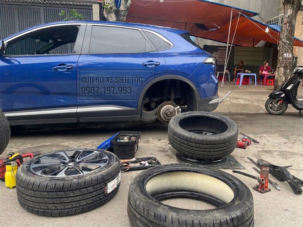 vá lôp ô tô quận Hoàn Kiếm lưu động 24/7