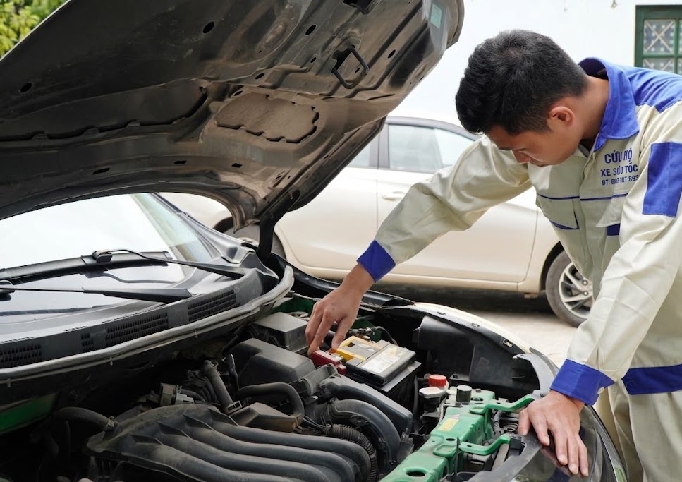 đội cứu hộ ô tô quận Tây Hồ phục vụ tận nơi 24/7