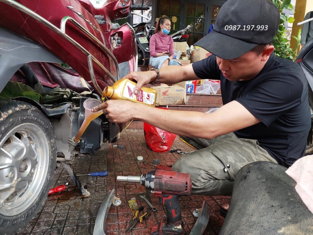 vá xe máy dầu tiếng thay ruột xe máy lưu động chuyên nghiệp