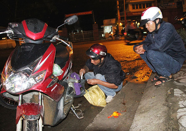 thay ruột xe máy thủ dầu một vá xe máy lưu động 247