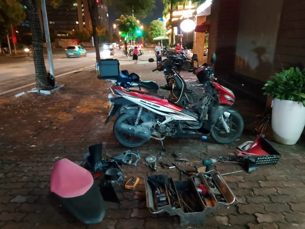 đội cứu hộ xe máy quận Cẩm Lệ phục vụ xuyên đêm