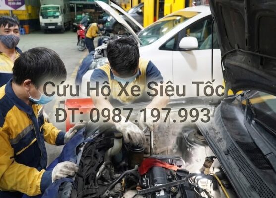 ô tô báo lỗi động cơ khi nào nên gọi hỗ trợ